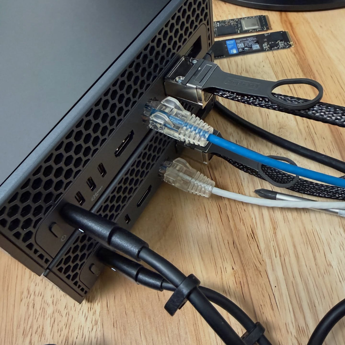DGX Spark Stuck at 100 Gb/s (or 10) on a 400G Breakout? The Fixes That Get You to 200G
